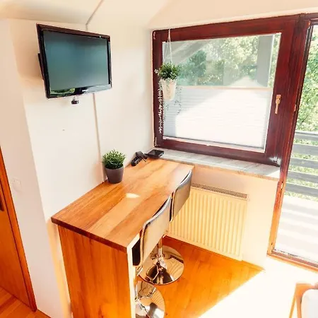 Frankovic Oda ve Kahvaltı 3*