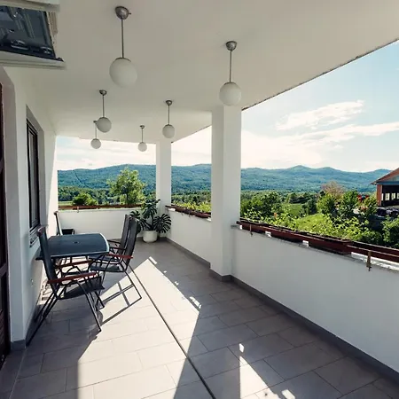 Frankovic Oda ve Kahvaltı 3*