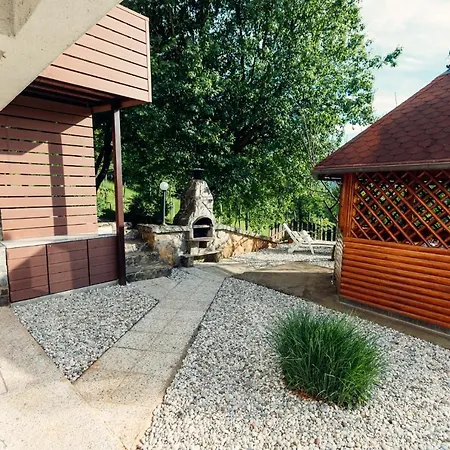 Frankovic Oda ve Kahvaltı 3*